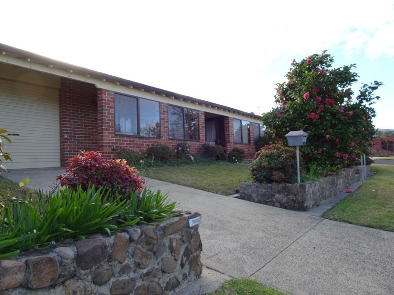 15 Fuchsia Crescent, Bomaderry NSW 2541