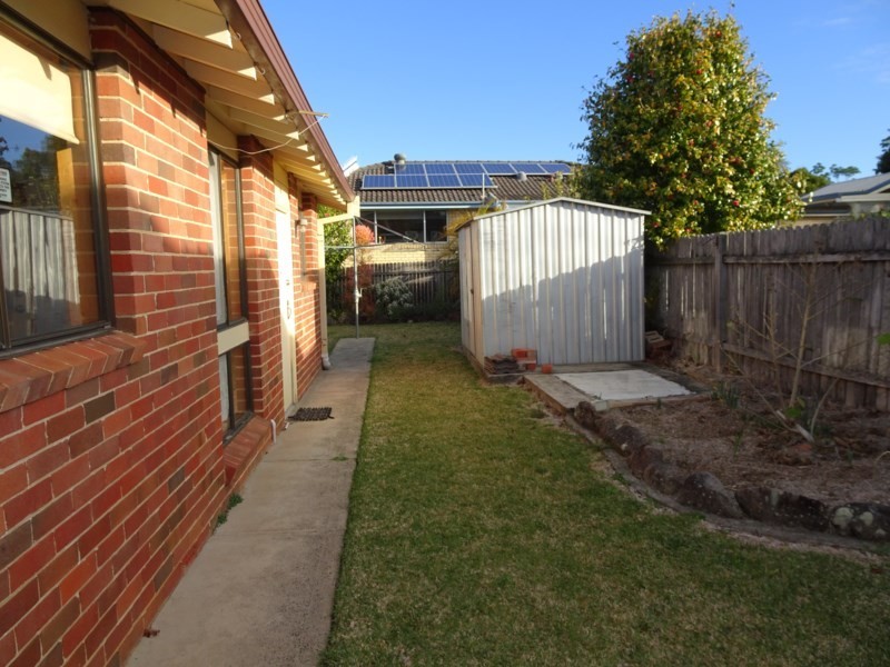 15 Fuchsia Crescent, Bomaderry NSW 2541