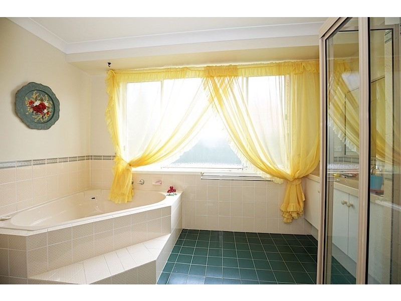 112 Jasmine Drive, Bomaderry NSW 2541