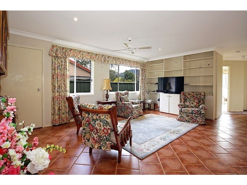 112 Jasmine Drive, Bomaderry NSW 2541