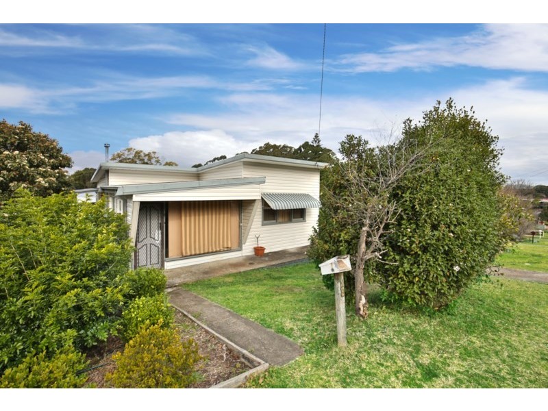 28 Tarawal Street, Bomaderry NSW 2541
