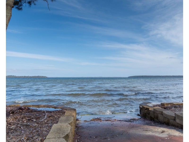 4 Loralyn Avenue, St Georges Basin NSW 2540