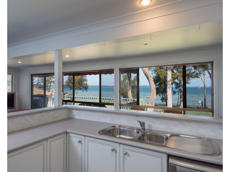 4 Loralyn Avenue, St Georges Basin NSW 2540