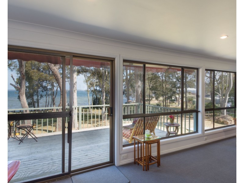 4 Loralyn Avenue, St Georges Basin NSW 2540