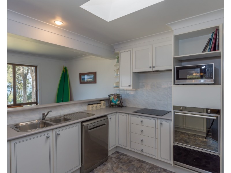 4 Loralyn Avenue, St Georges Basin NSW 2540