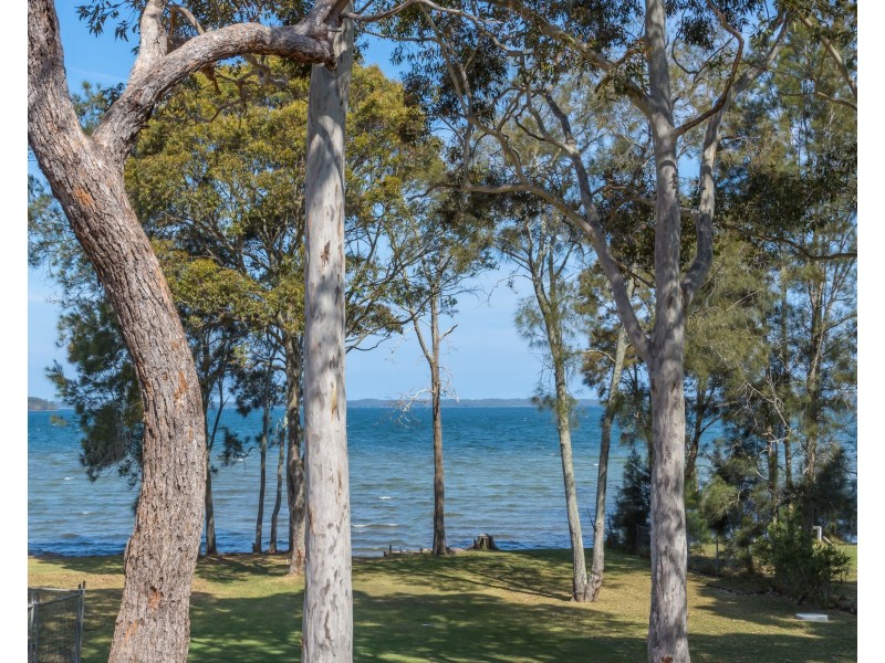 4 Loralyn Avenue, St Georges Basin NSW 2540