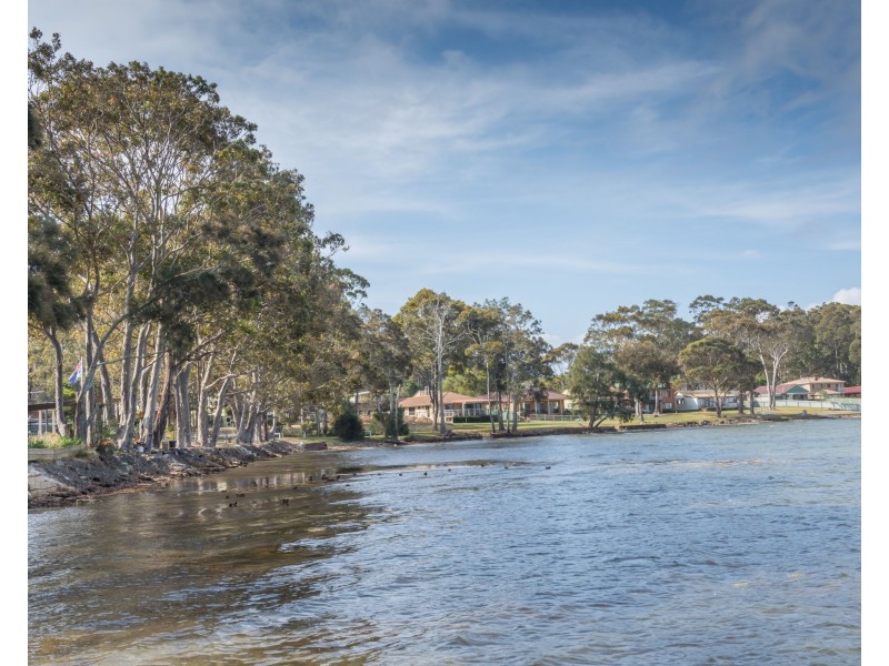 4 Loralyn Avenue, St Georges Basin NSW 2540