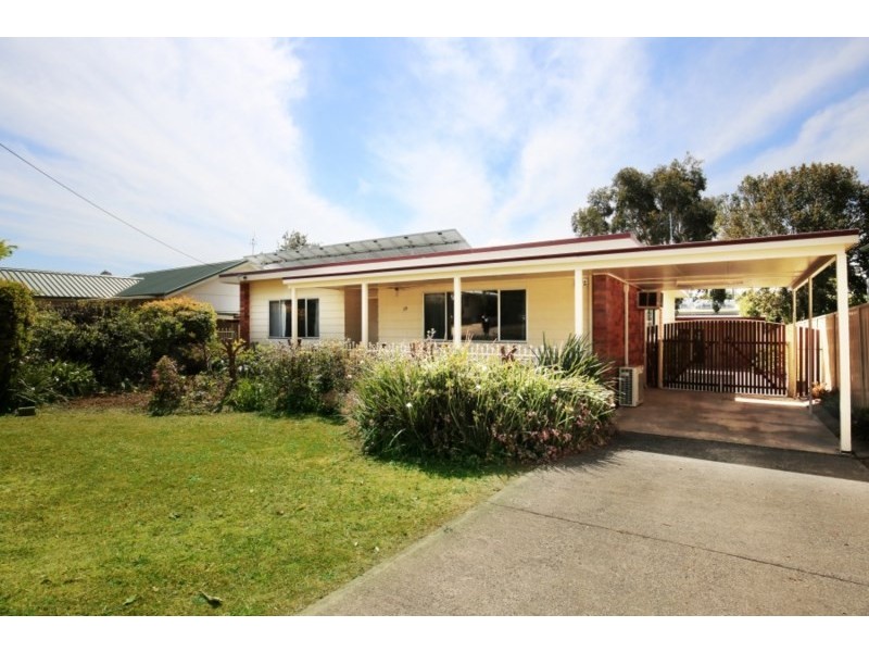 19 Ernest Street, Nowra NSW 2541
