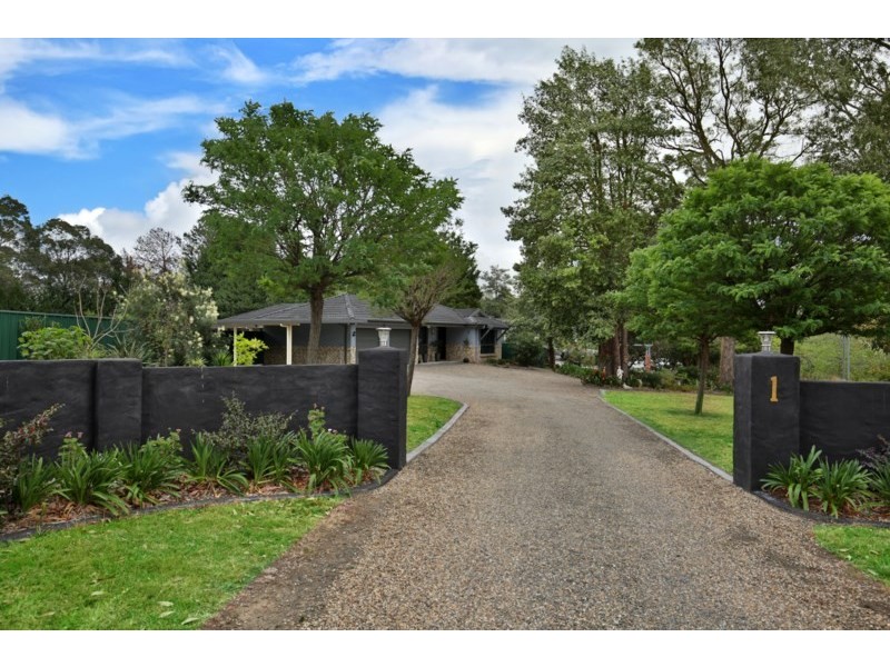 1 Tartarian Crescent, Bomaderry NSW 2541