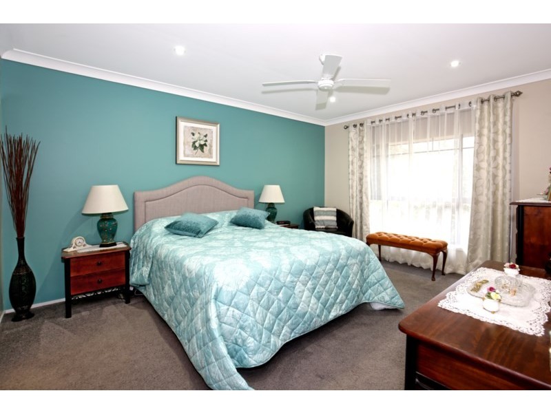 1 Tartarian Crescent, Bomaderry NSW 2541