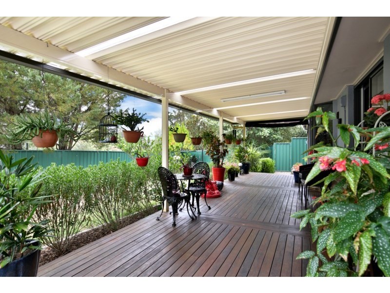 1 Tartarian Crescent, Bomaderry NSW 2541