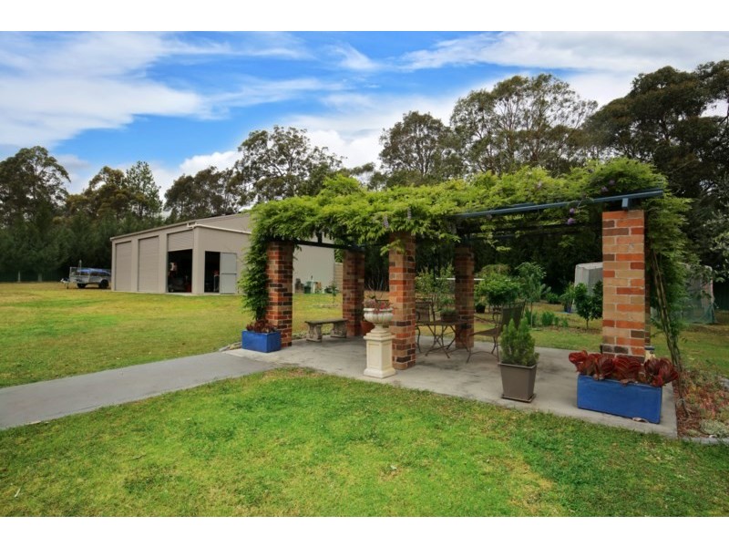 1 Tartarian Crescent, Bomaderry NSW 2541