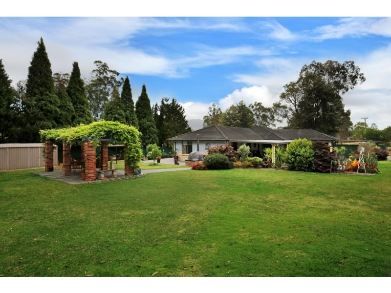 1 Tartarian Crescent, Bomaderry NSW 2541