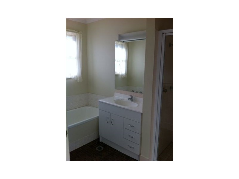 33 Elia Avenue, Nowra NSW 2541