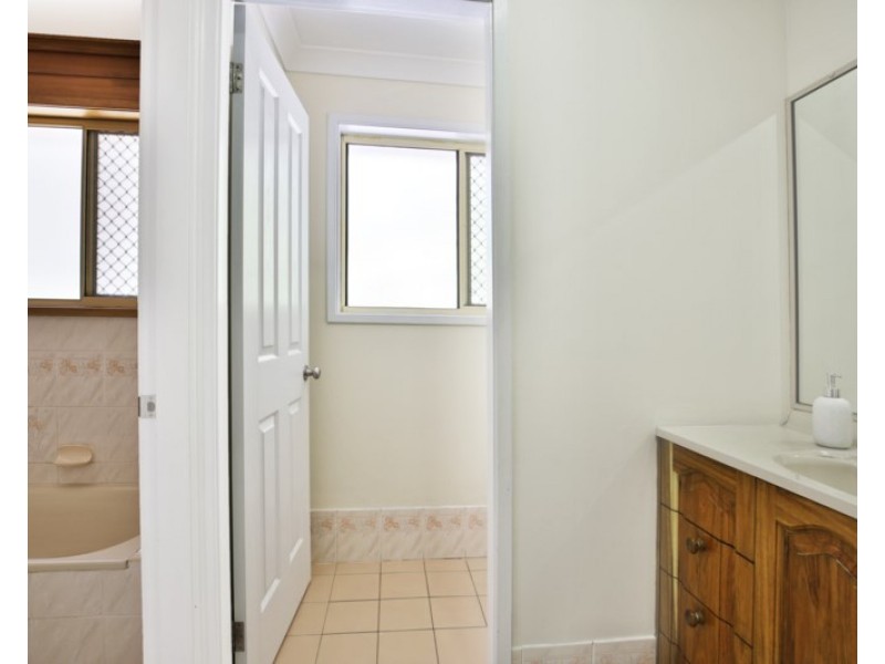 11 Paruna Place, North Nowra NSW 2541