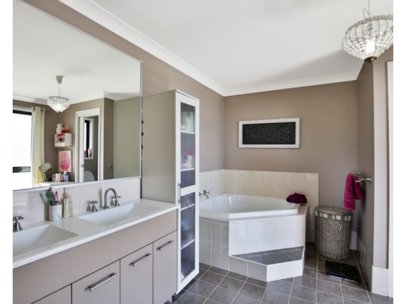 100 Blue Gum Way, North Nowra NSW 2541