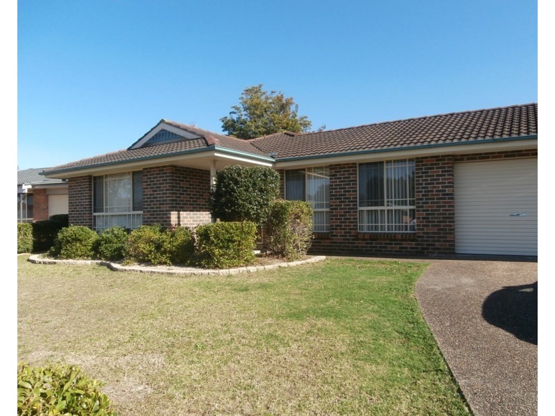 42 Ferntree Drive, Bomaderry NSW 2541
