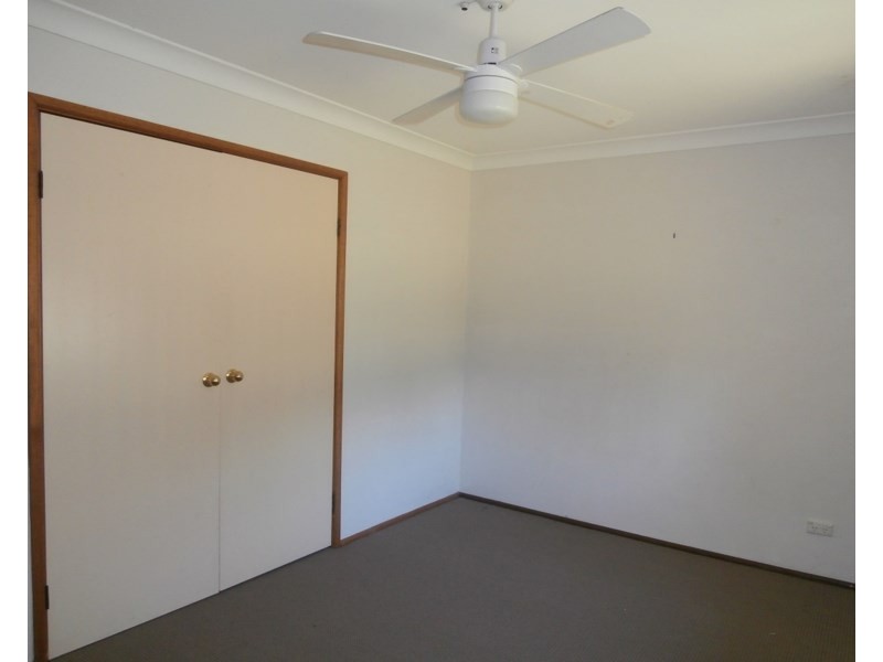 42 Ferntree Drive, Bomaderry NSW 2541