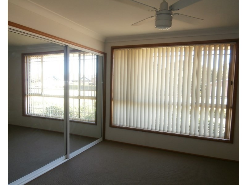 42 Ferntree Drive, Bomaderry NSW 2541