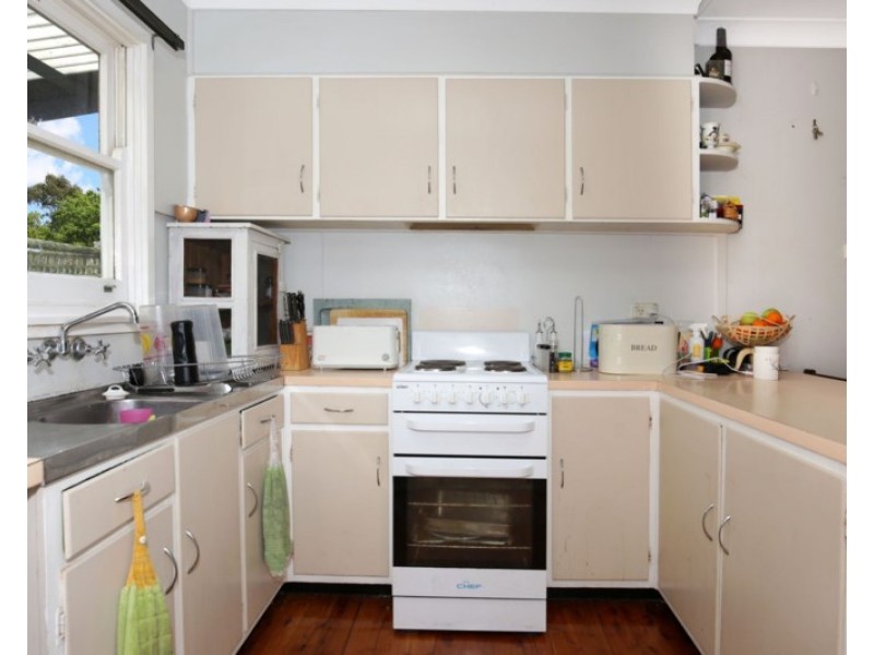 28 Tarawal Street, Bomaderry NSW 2541