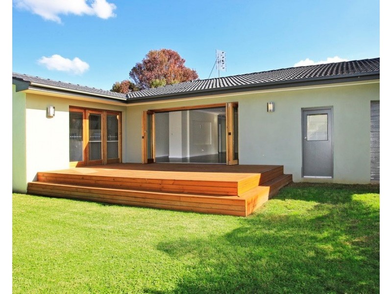 6 Lyrebird Drive, Nowra NSW 2541