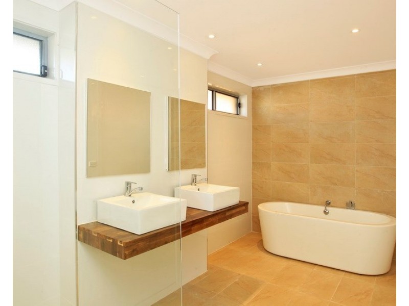 6 Lyrebird Drive, Nowra NSW 2541