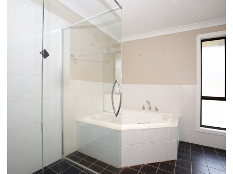 20 Monterey Drive, Nowra Hill NSW 2540