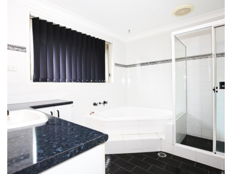 13 Chestnut Avenue, Bomaderry NSW 2541