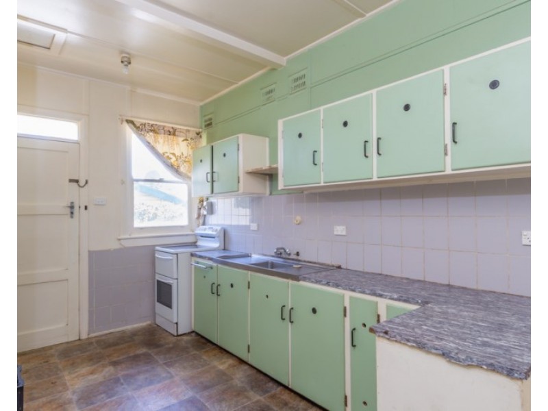 10 Dalwah Street, Bomaderry NSW 2541