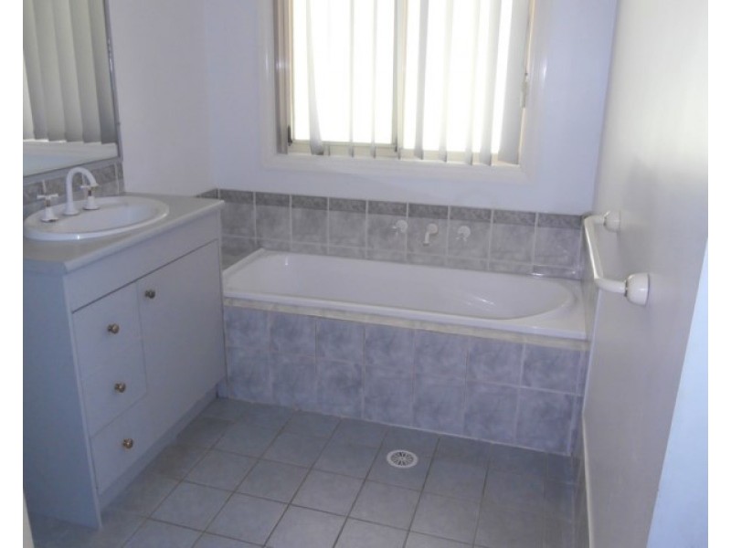 17 Asteria Street, Worrigee NSW 2540