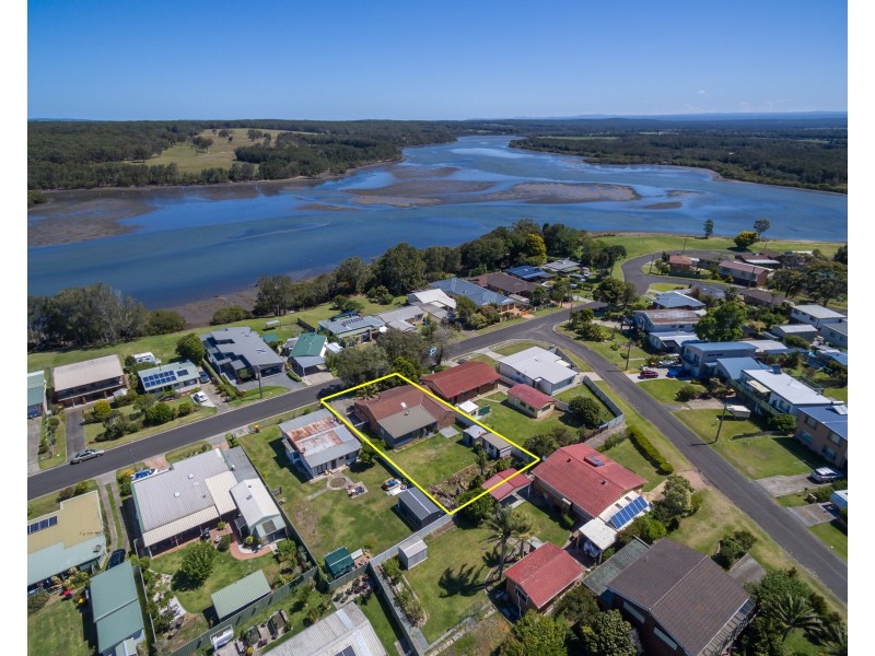 27 Crookhaven Drive, Greenwell Point NSW 2540