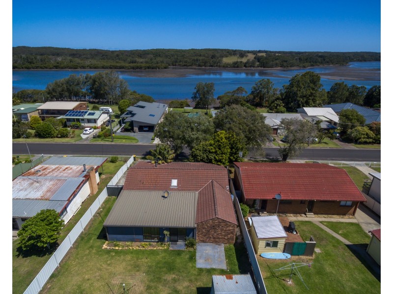 27 Crookhaven Drive, Greenwell Point NSW 2540