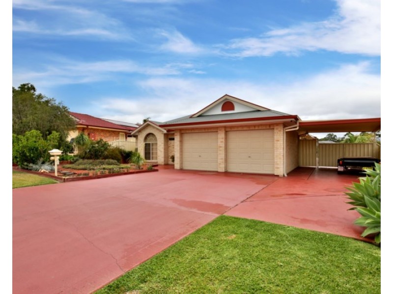 16 Carrington Park Drive, Nowra NSW 2541