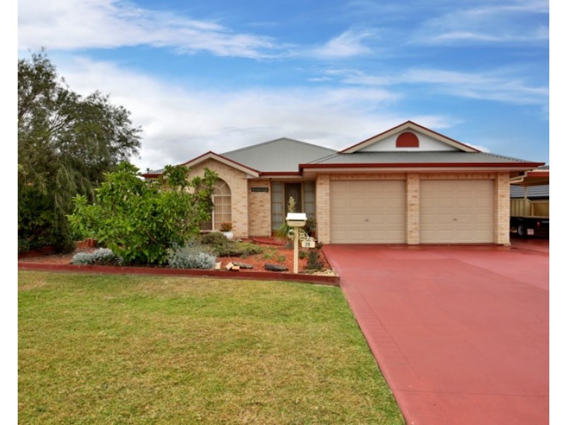 16 Carrington Park Drive, Nowra NSW 2541