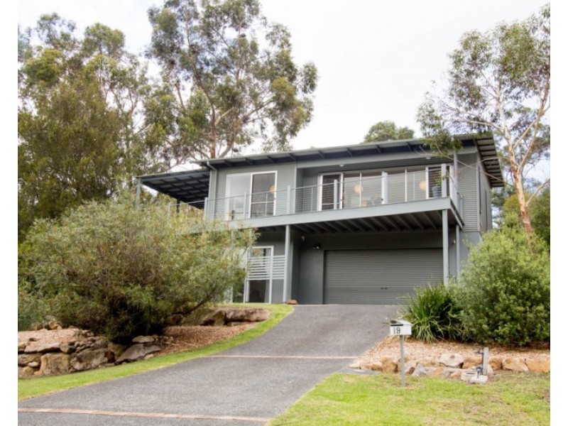 19 Nita Place, Bomaderry NSW 2541