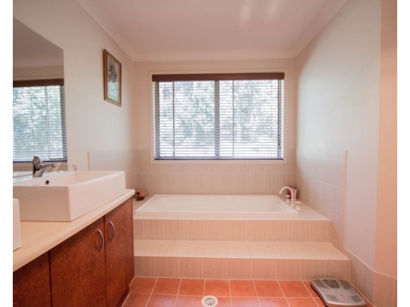 6 Lowana Close, Tapitallee NSW 2540