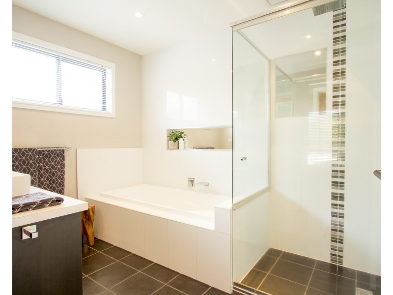 12 Hale Avenue, Nowra NSW 2541