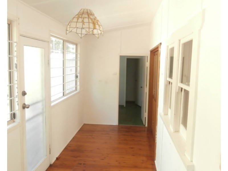 8 Huxley Street, Nowra NSW 2541