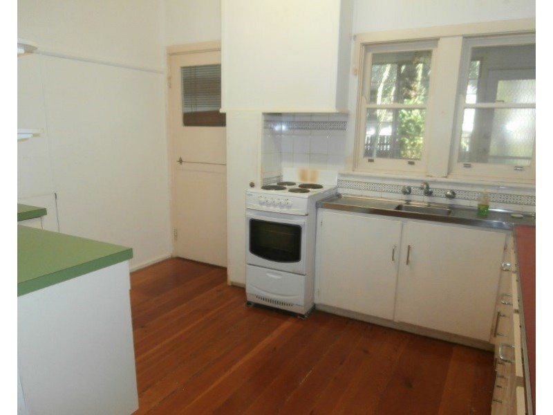 8 Huxley Street, Nowra NSW 2541