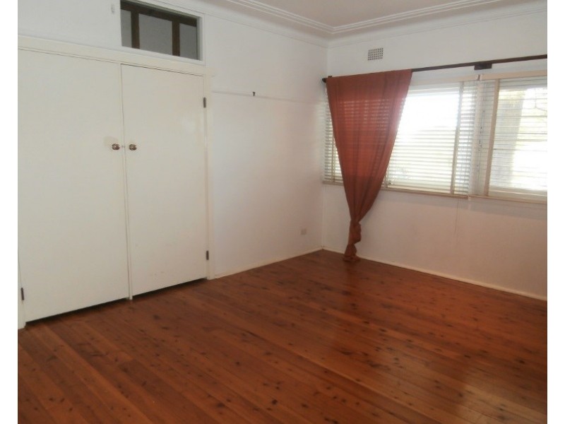 8 Huxley Street, Nowra NSW 2541