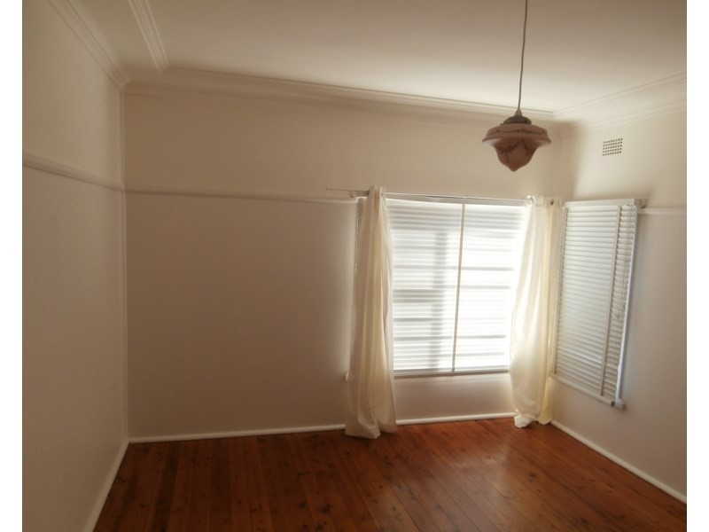 8 Huxley Street, Nowra NSW 2541