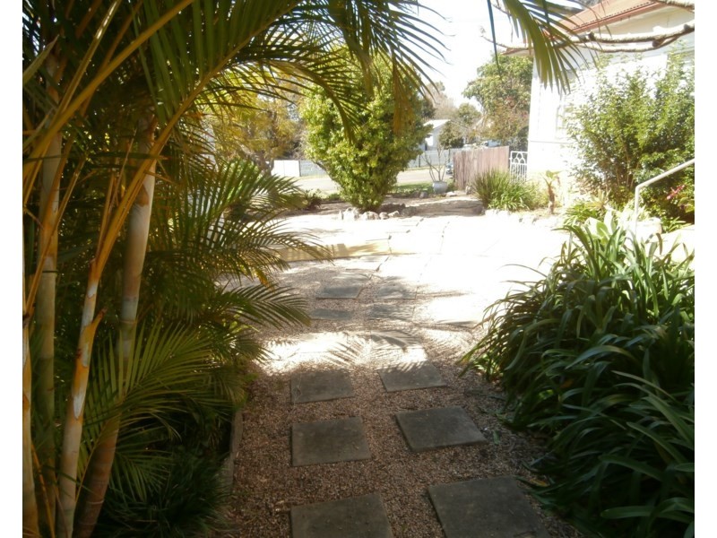 8 Huxley Street, Nowra NSW 2541