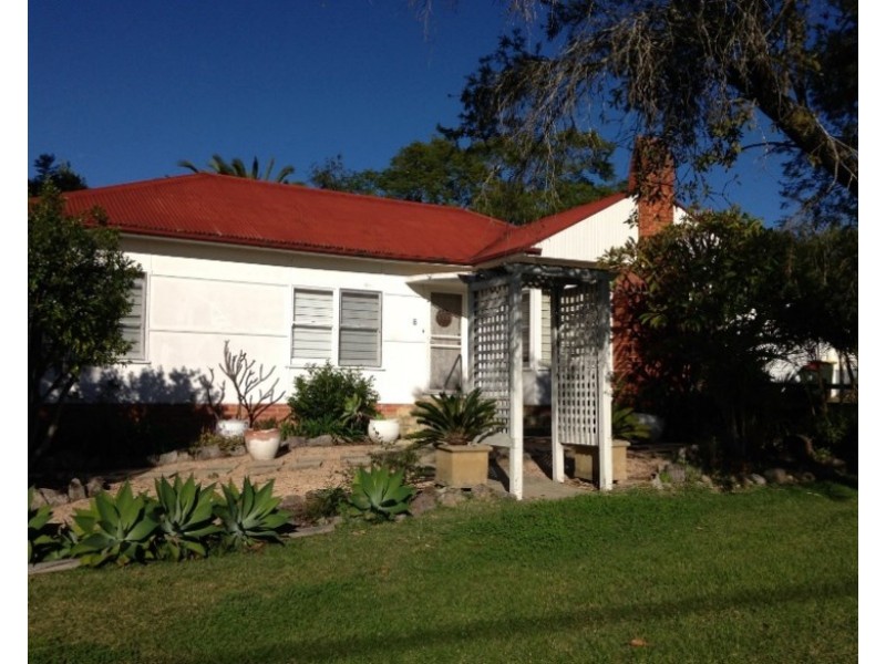 8 Huxley Street, Nowra NSW 2541