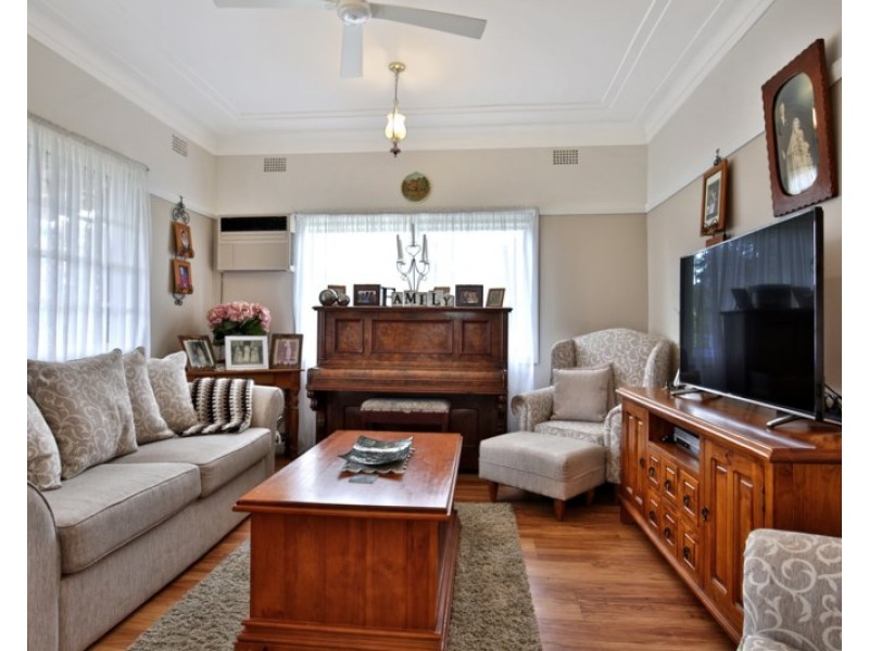 17 Karowa Street, Bomaderry NSW 2541