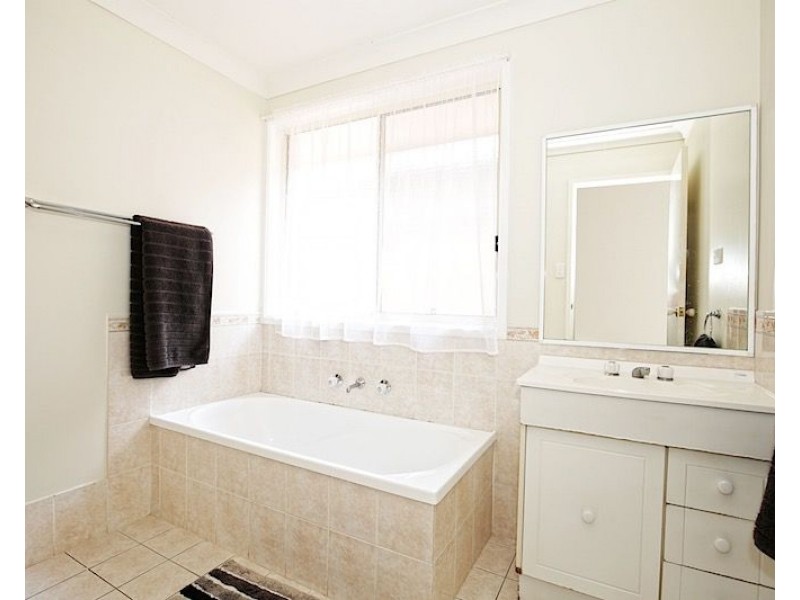 6 Olympic Drive, West Nowra NSW 2541