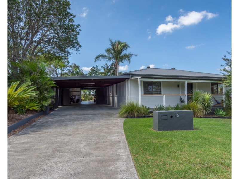 16 Tallayang Street, Bomaderry NSW 2541