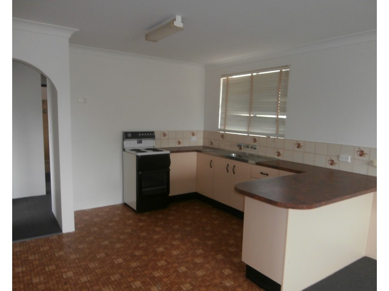 4/45 Brinawarr Street, Bomaderry NSW 2541