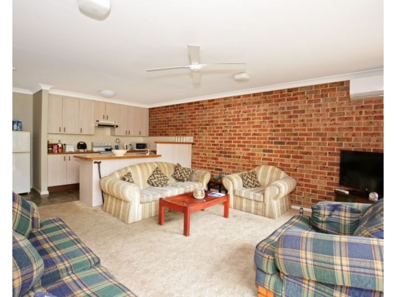 2/24 Bowada Street, Bomaderry NSW 2541