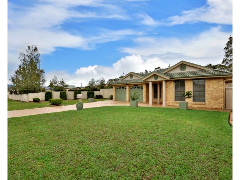 10 Burradoo Crescent, Nowra NSW 2541