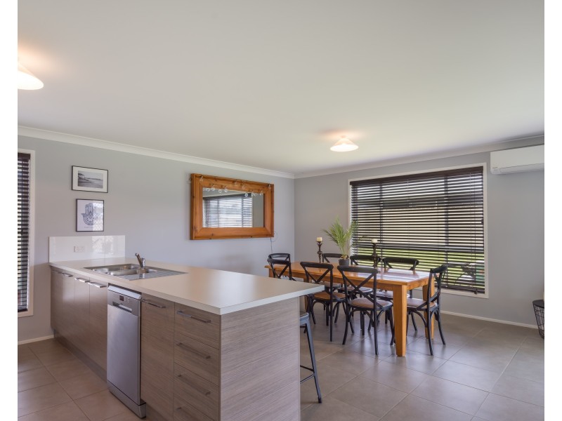 10 Alata Crescent, South Nowra NSW 2541